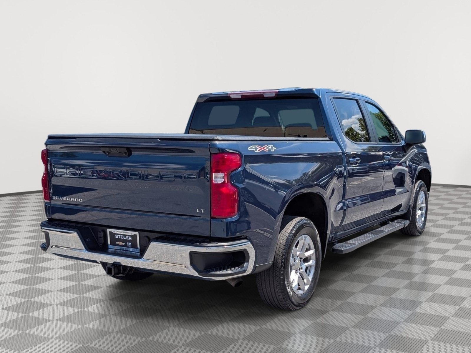 Used 2023 Chevrolet Silverado 1500 LT AWD/4WD image 5