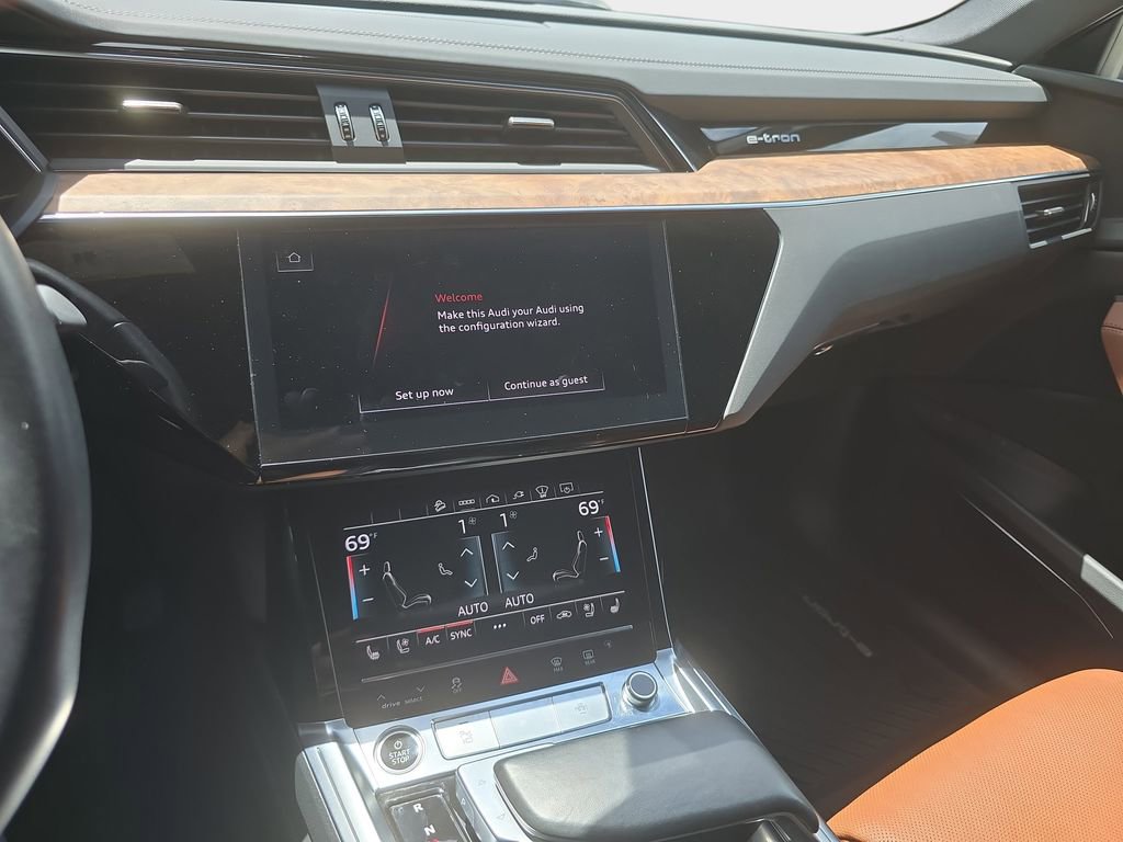 Used 2023 Audi e-tron Prestige w/ Prestige Package image 18