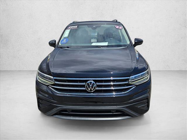 Certified 2022 Volkswagen Tiguan SE w/ Panoramic Sunroof Package FWD image 2