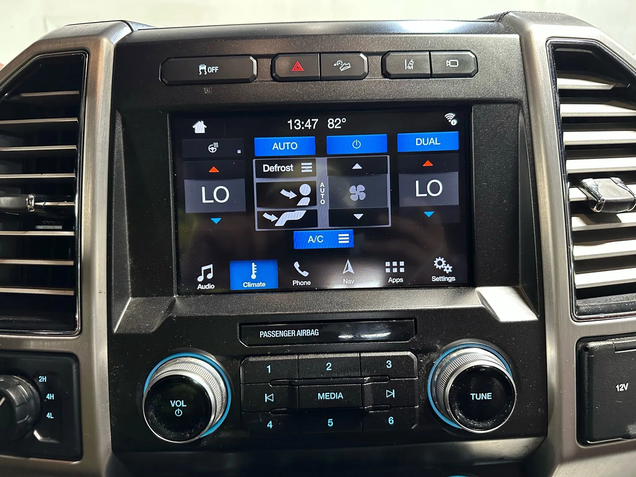 Used 2019 Ford F350 Platinum w/ Platinum Ultimate Package image 26