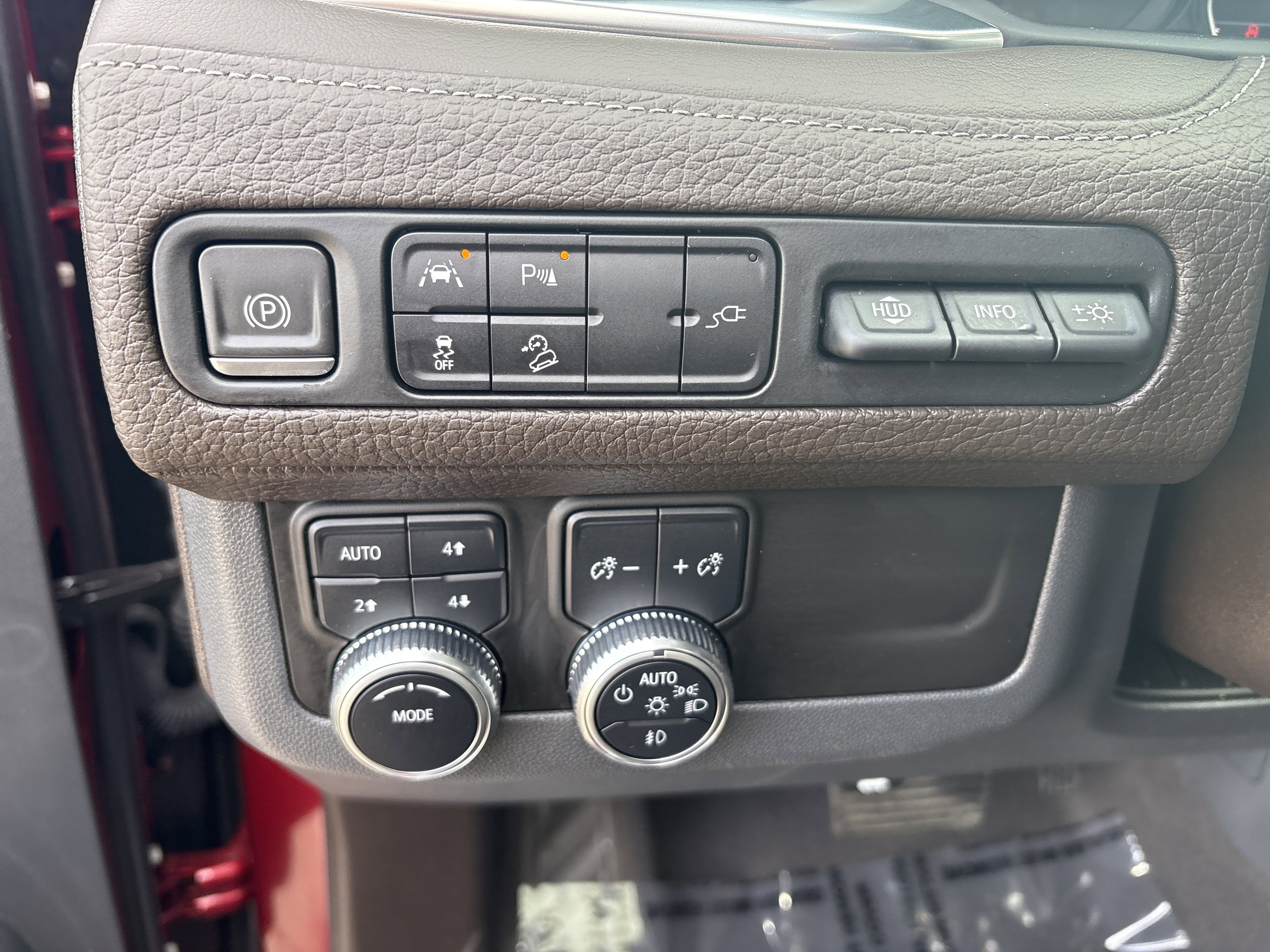 Used 2021 GMC Yukon XL Denali image 11