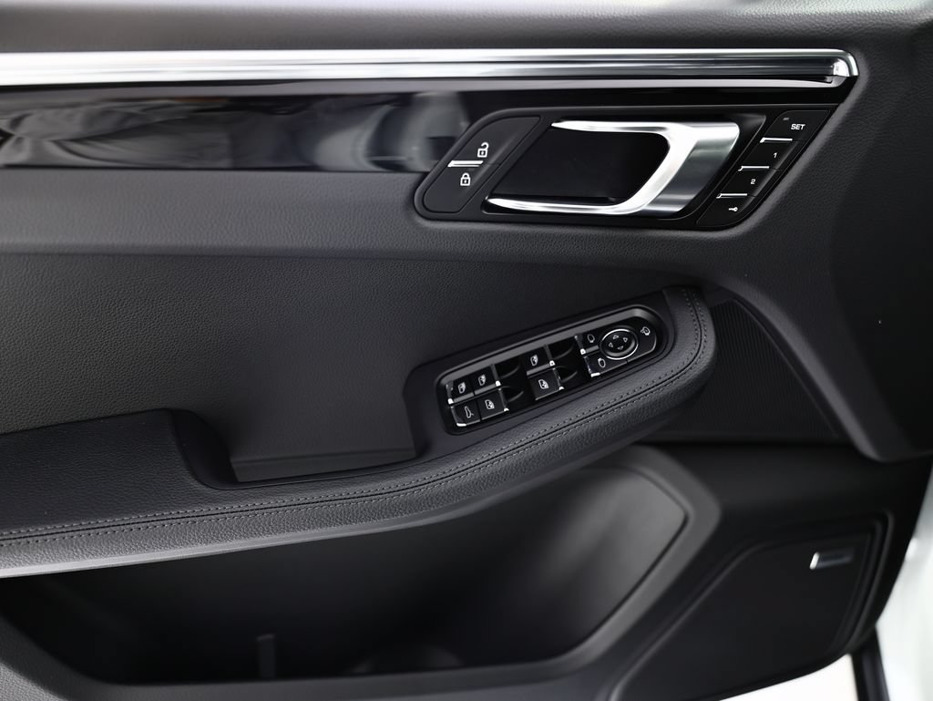 New 2026 Porsche Macan AWD/4WD image 18