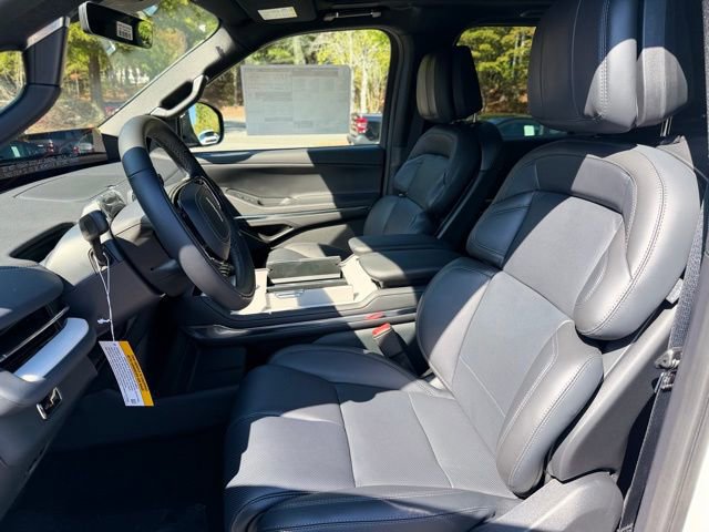 New 2025 Lincoln Navigator L Reserve image 13