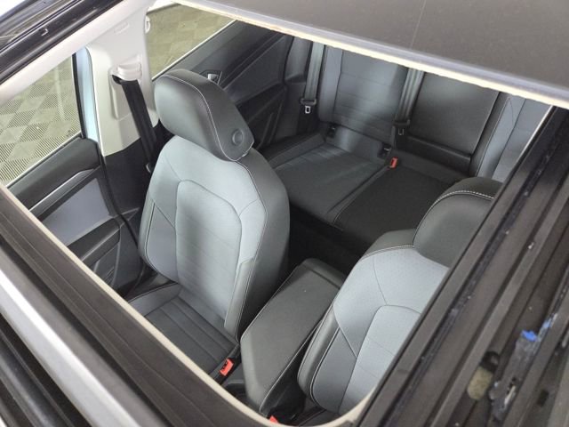 Used 2025 Volkswagen Jetta SE w/ Sunroof Package image 34