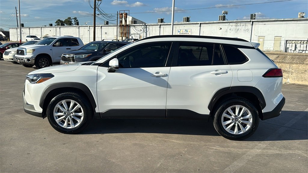 Used 2023 Toyota Corolla Cross LE video 2