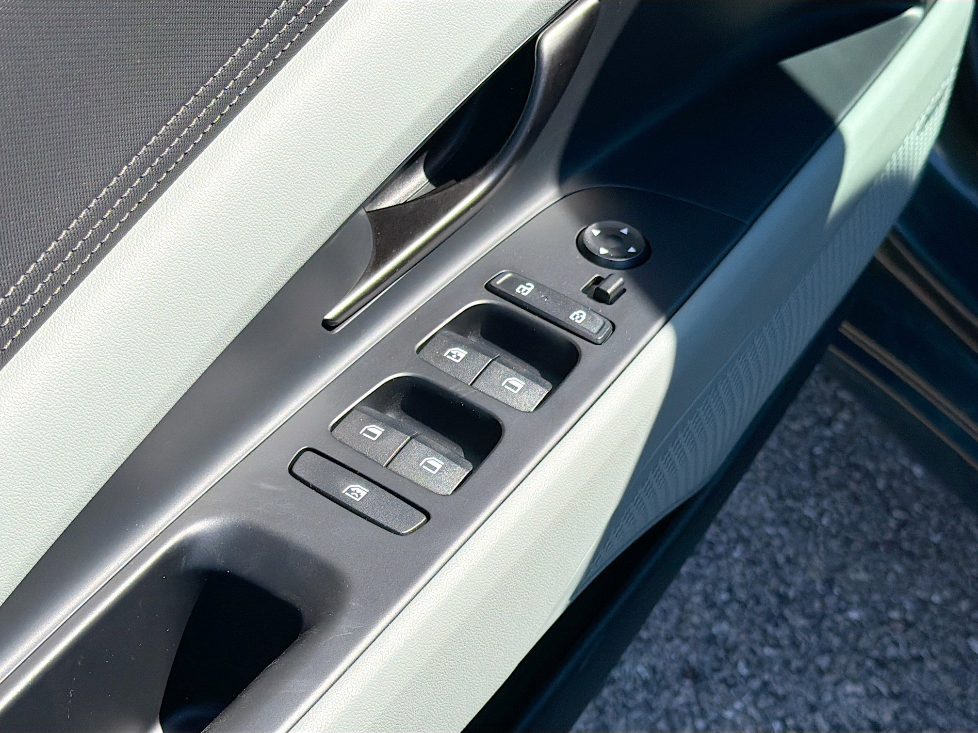 Used 2025 Hyundai Elantra Limited image 21