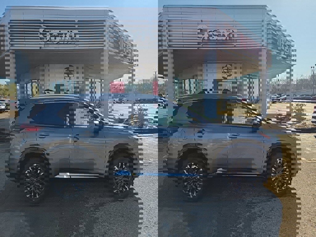 New 2026 Nissan Rogue Platinum image 2