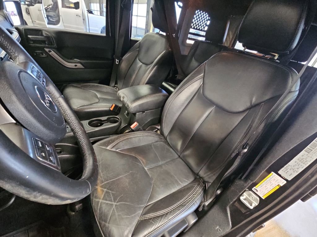 Used 2018 Jeep Wrangler Unlimited Sahara image 14