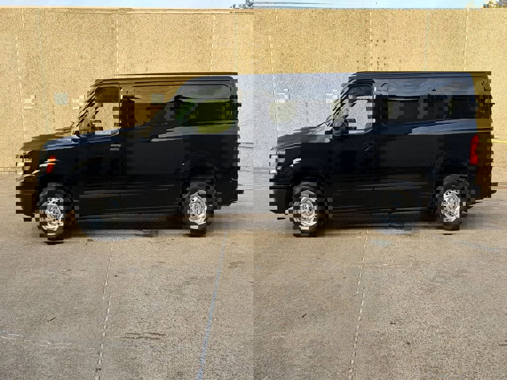 Used 2018 Nissan NV 3500 S image 3