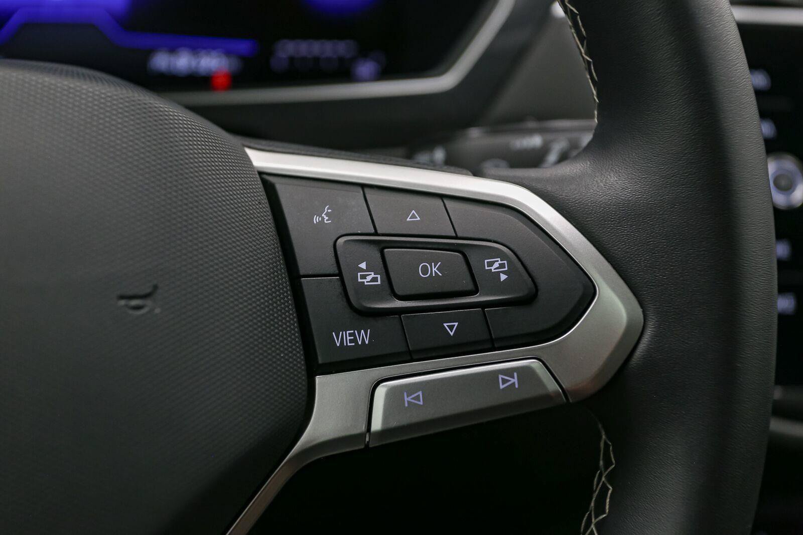 Certified 2024 Volkswagen Tiguan SE AWD/4WD image 39