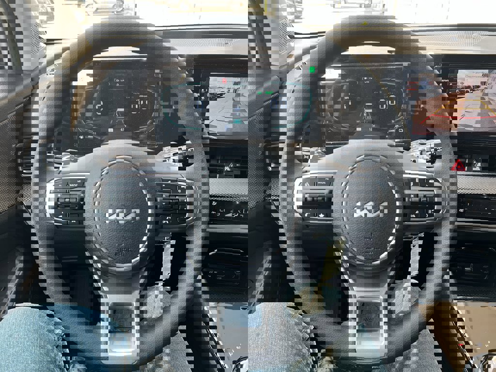 New 2025 Kia Sportage LX image 23