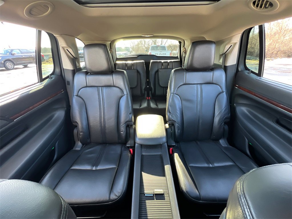 Used 2012 Lincoln MKT AWD image 30