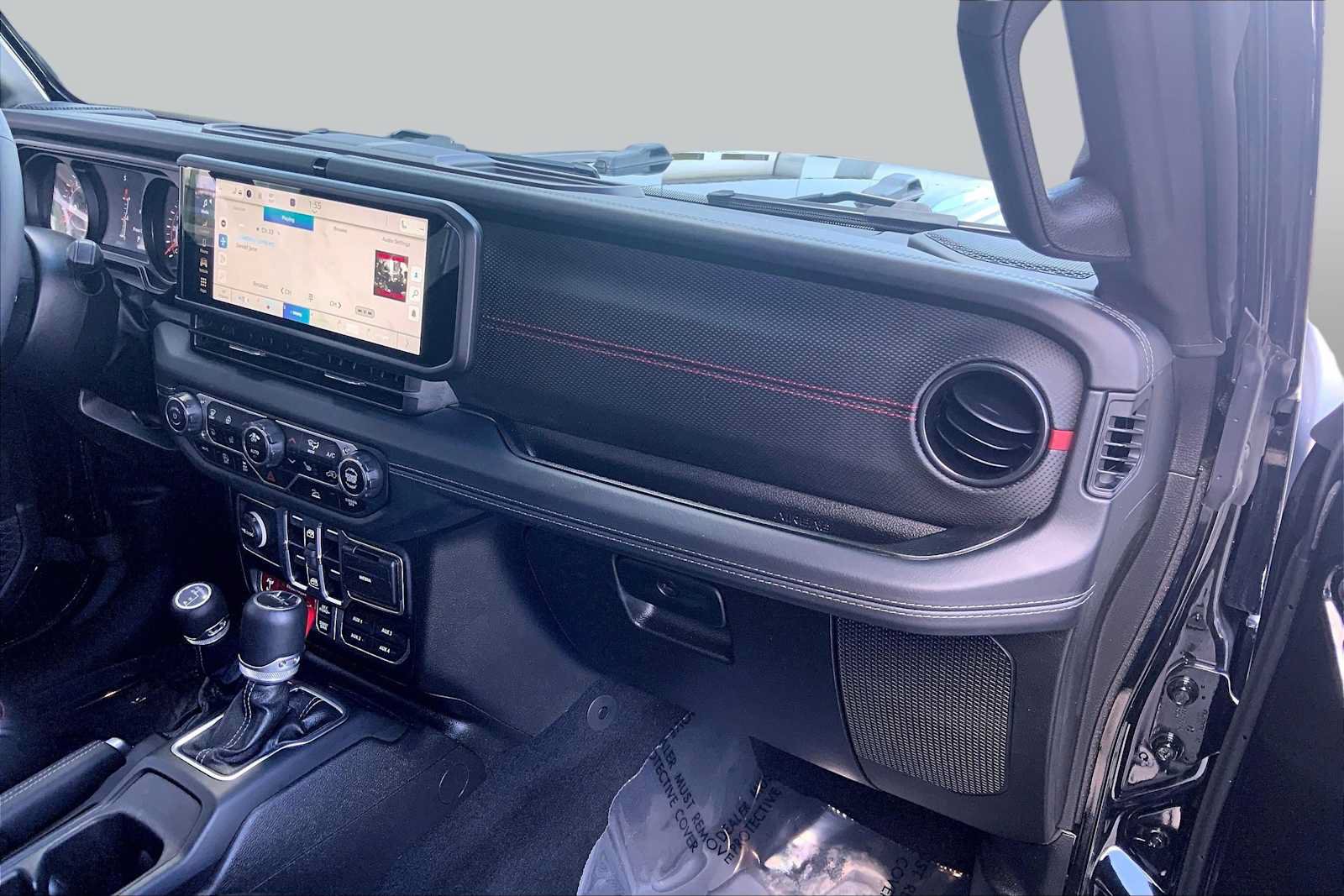 Used 2025 Jeep Gladiator Rubicon w/ Convenience Group AWD/4WD image 19