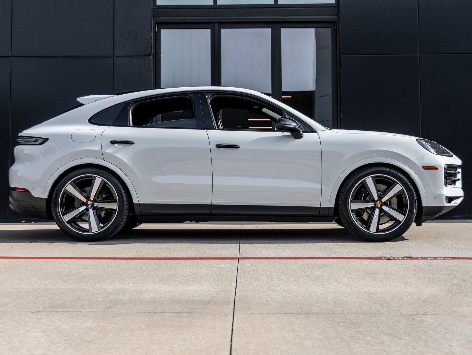 Certified 2025 Porsche Cayenne S AWD/4WD image 12