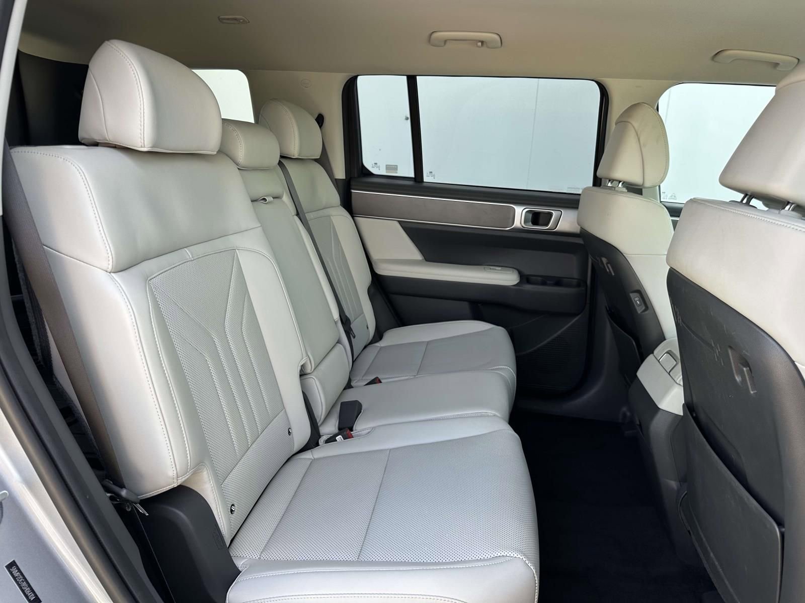 Used 2025 Hyundai Santa Fe SEL AWD/4WD image 11