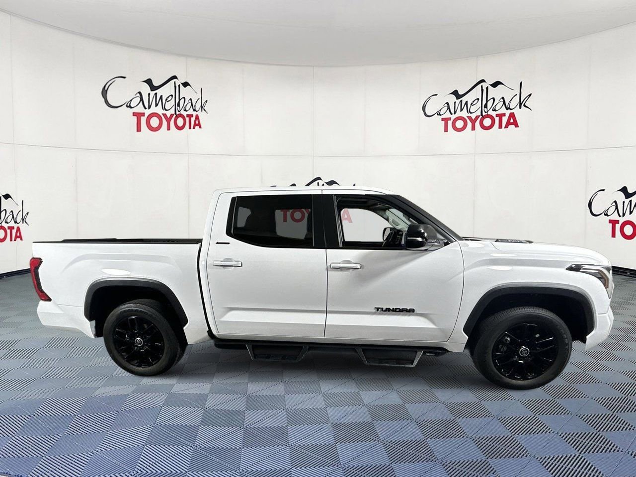 Used 2024 Toyota Tundra Limited AWD/4WD image 8