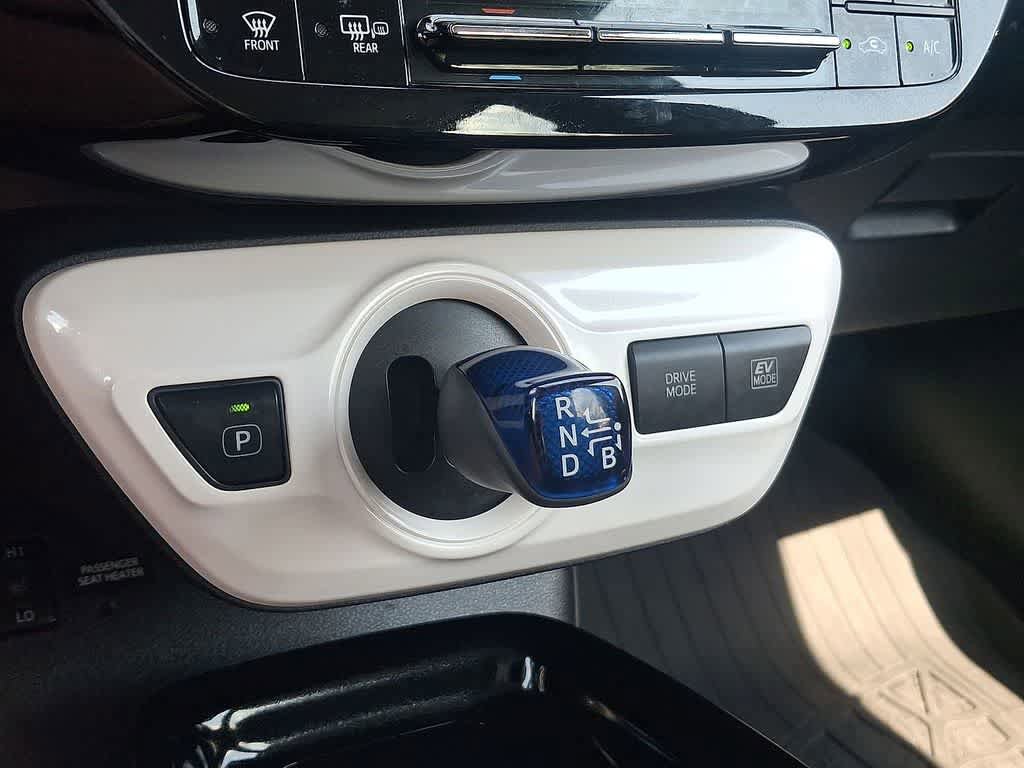 Used 2017 Toyota Prius Four FWD image 12