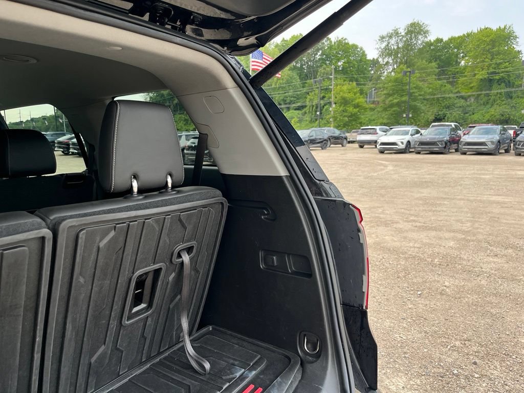 Used 2023 GMC Acadia SLT w/ Preferred Package FWD image 14
