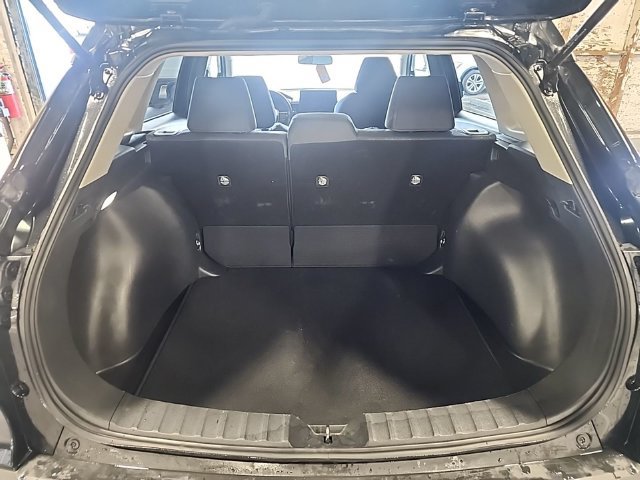 Used 2025 Toyota Corolla Cross LE FWD image 3