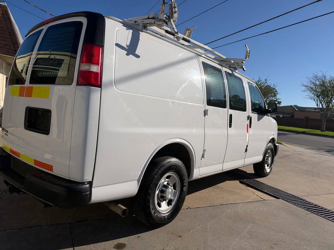 Used 2015 Chevrolet Express 2500 RWD image 9