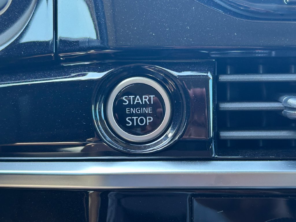 Used 2024 Nissan Pathfinder Platinum FWD image 30