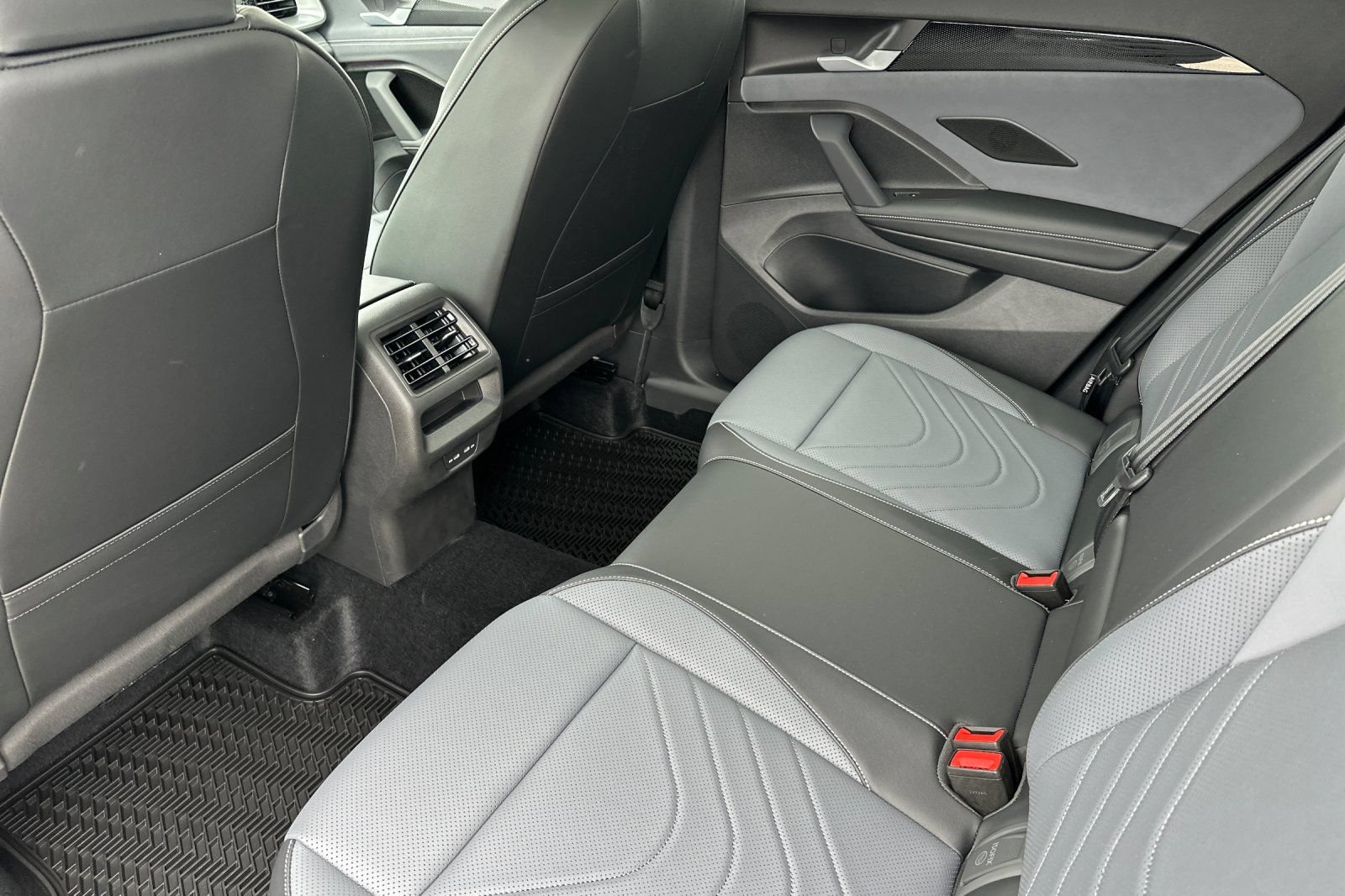 New 2026 Volkswagen Tiguan SE AWD/4WD image 12