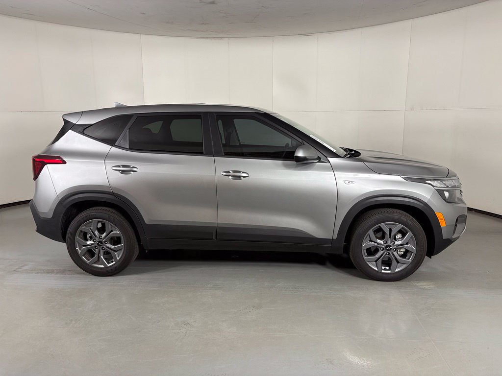 New 2026 Kia Seltos LX FWD image 9