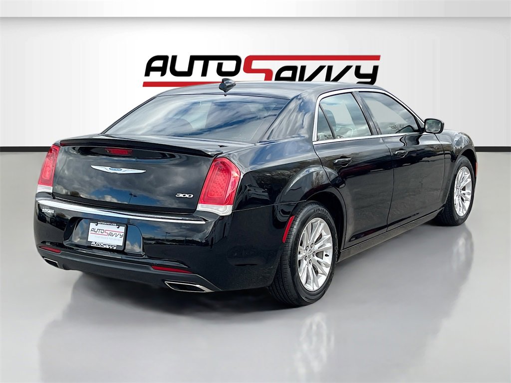 Used 2021 Chrysler 300 Touring w/ Driver Convenience Group image 7