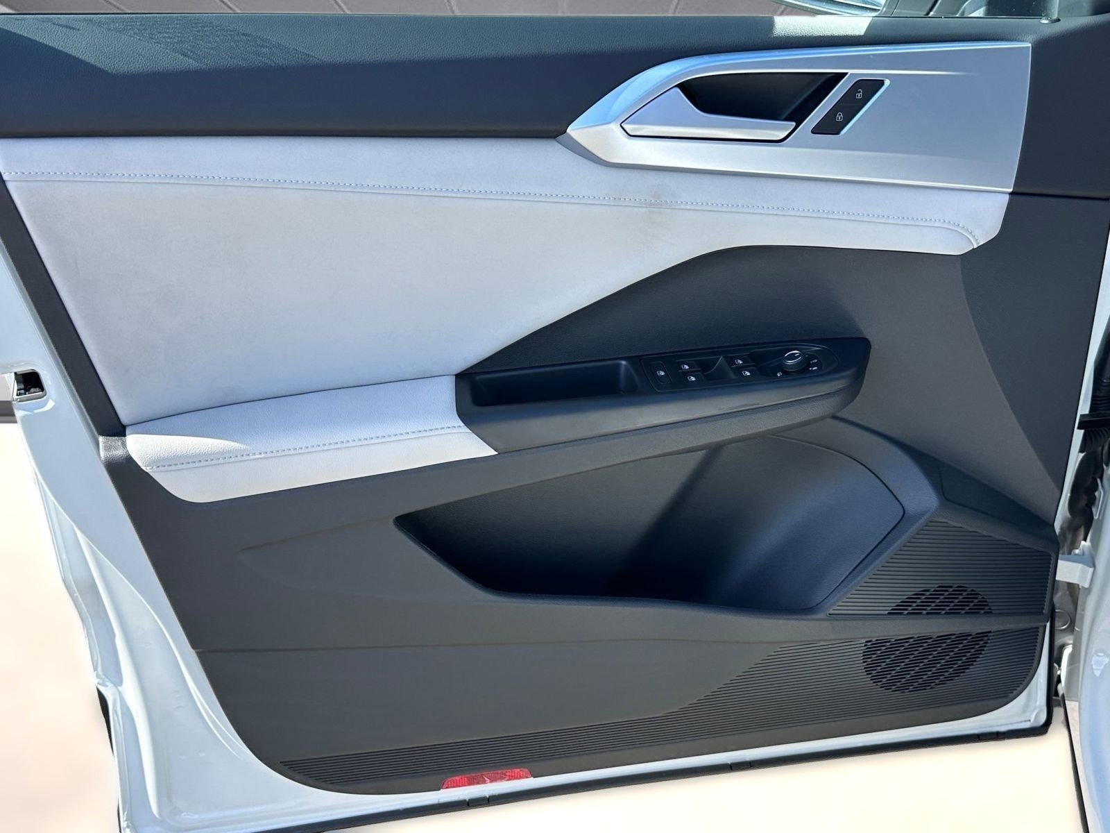 New 2026 Volkswagen Taos SE image 20