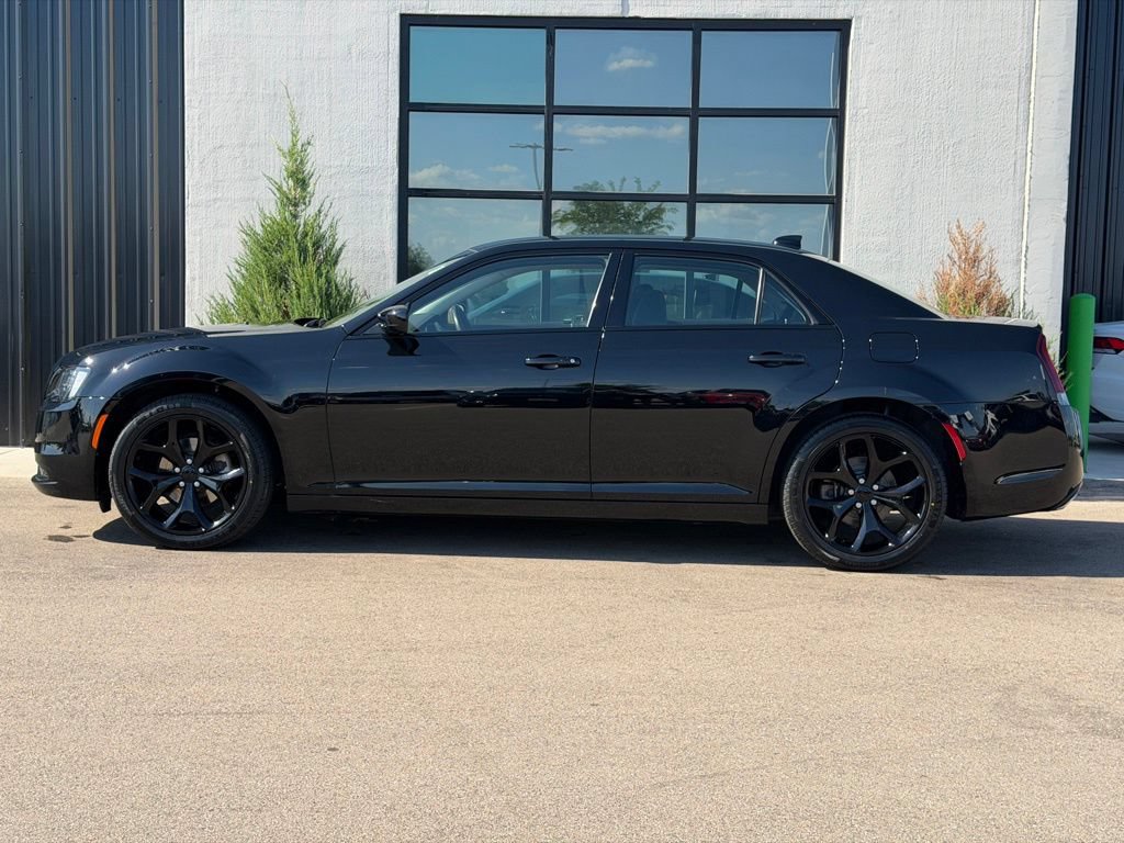 Used 2023 Chrysler 300 Touring w/ Sport Appearance Package RWD image 2