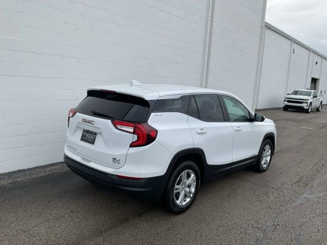 Used 2024 GMC Terrain SLE image 4