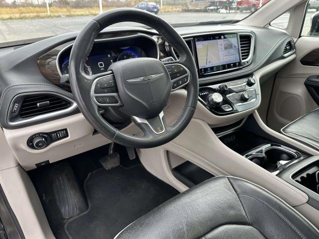 Used 2023 Chrysler Pacifica Limited image 8