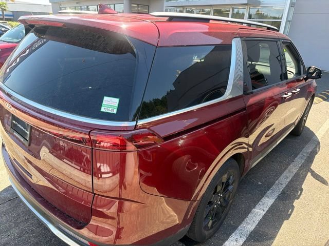 Certified 2022 Kia Carnival SX FWD image 3