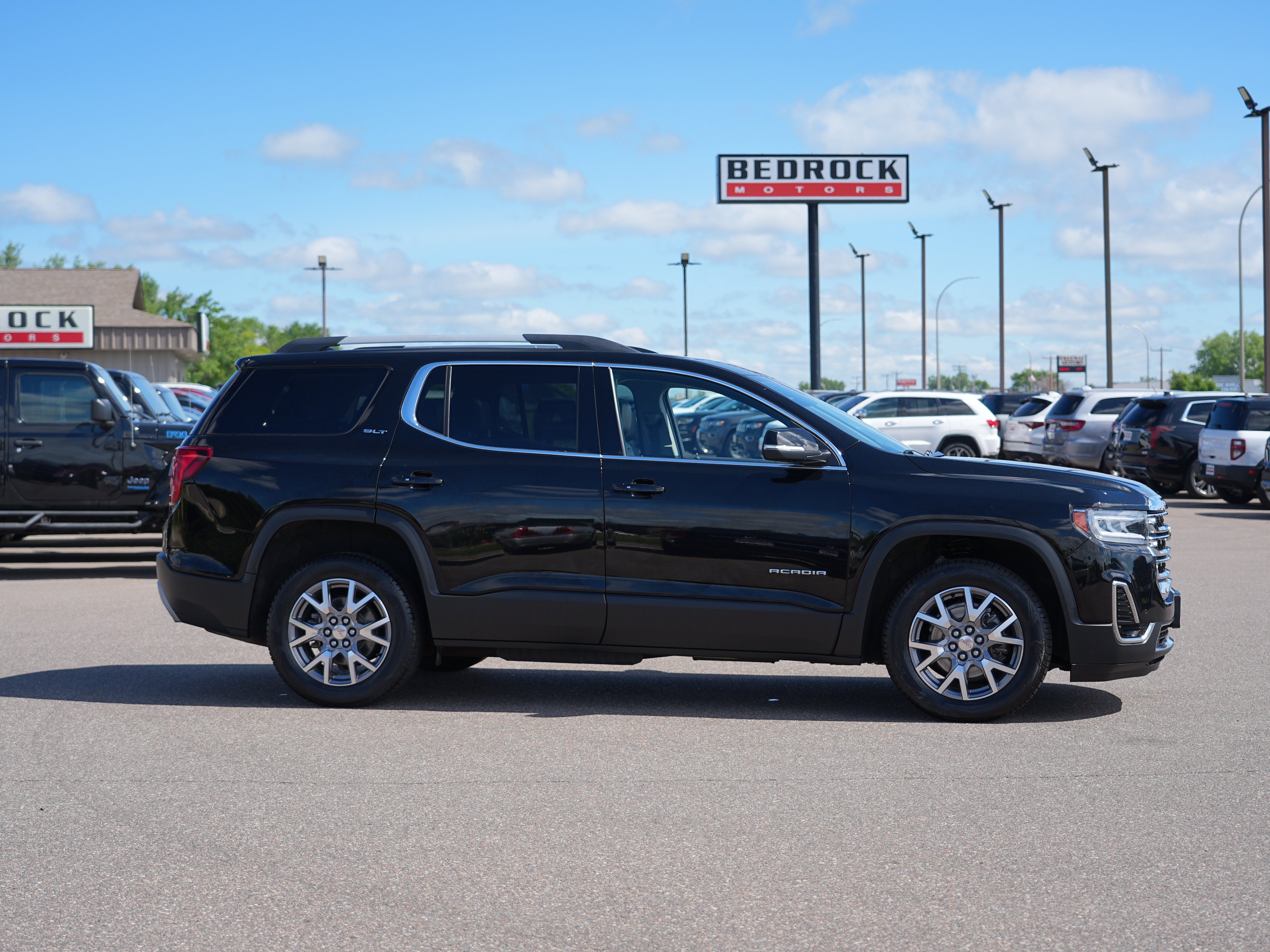 Used 2021 GMC Acadia SLT w/ Preferred Package AWD/4WD image 2