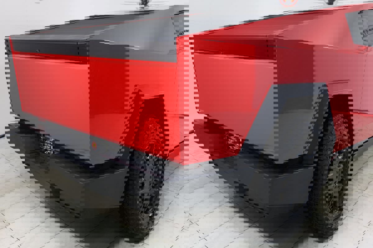 Used 2024 Tesla Cybertruck AWD Crew Cab image 41