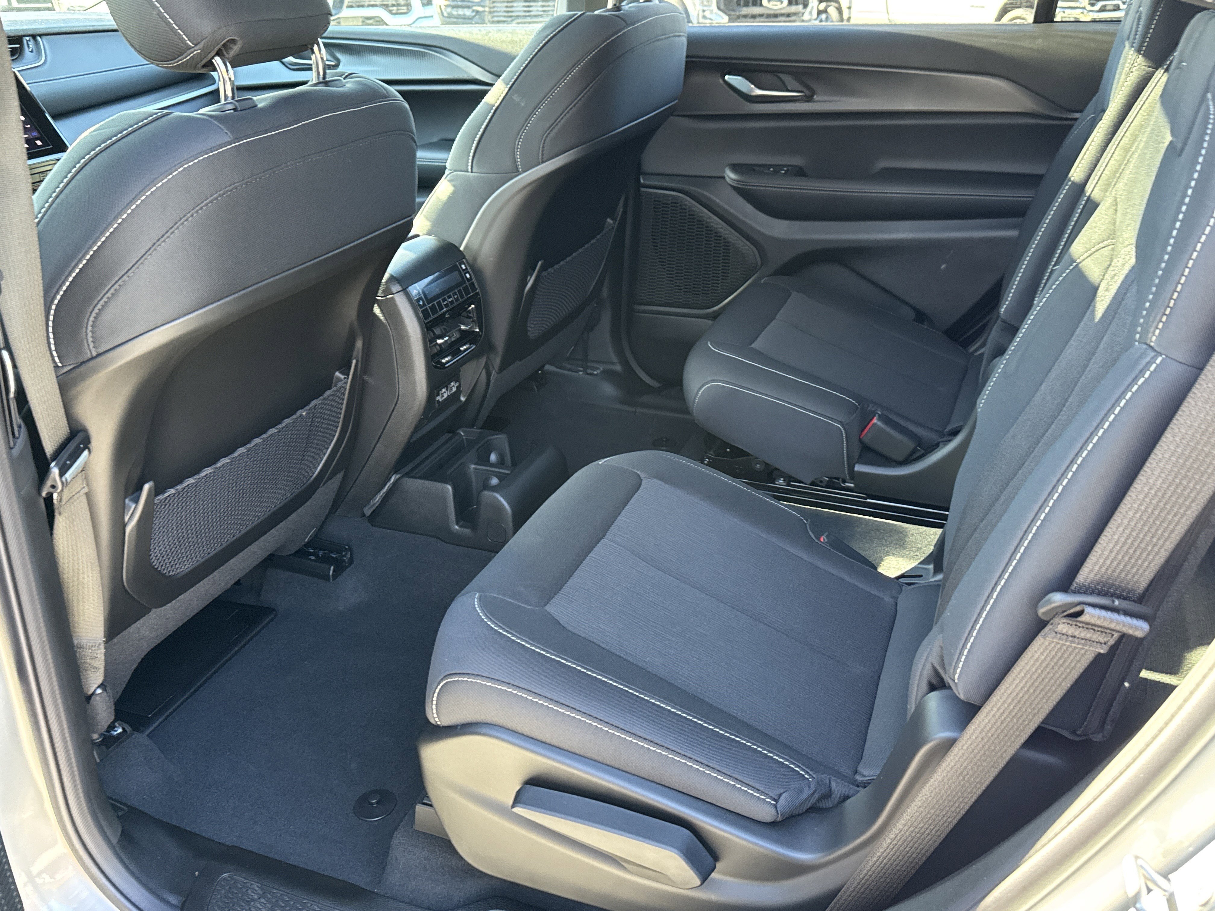 New 2025 Jeep Grand Cherokee L Laredo w/ Luxury Tech Group I image 26