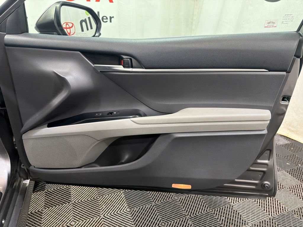 Used 2018 Toyota Camry LE FWD image 9