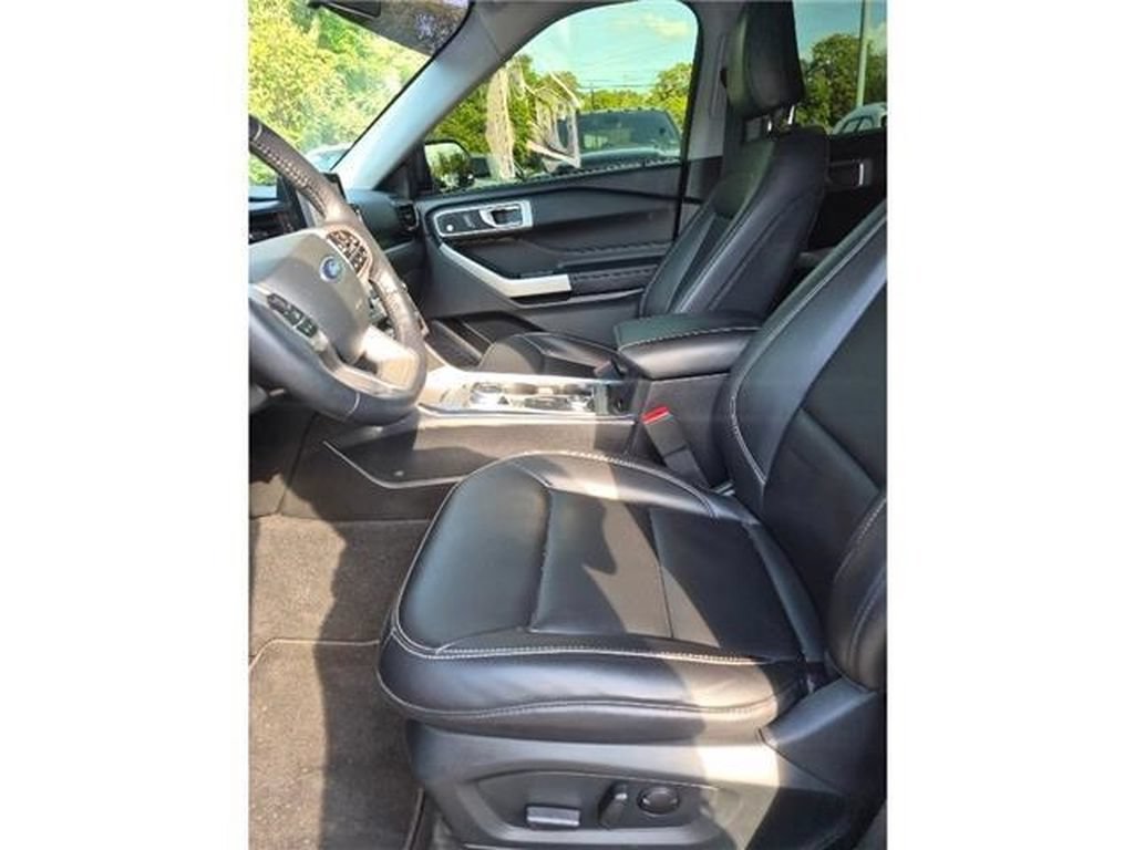 Used 2022 Ford Explorer XLT w/ Equipment Group 202A AWD/4WD image 46