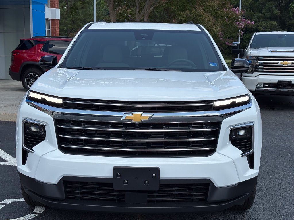 New 2026 Chevrolet Traverse LT w/ Sun and Wheel Package FWD image 3