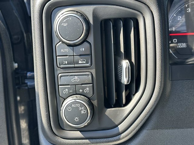 Certified 2020 Chevrolet Silverado 1500 Custom w/ Custom Value Package AWD/4WD image 15