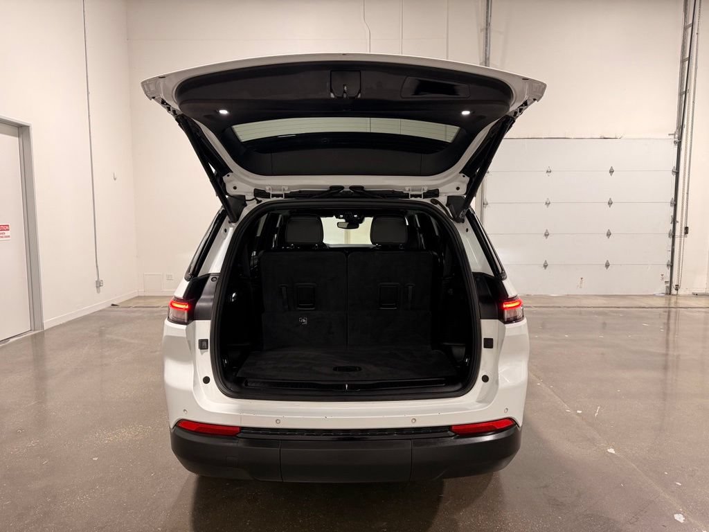 Used 2021 Jeep Grand Cherokee L Laredo RWD image 9