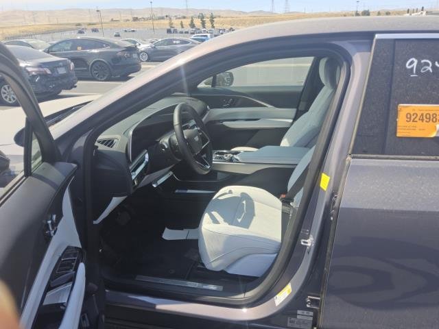 Used 2025 Cadillac Lyriq Luxury AWD/4WD image 3