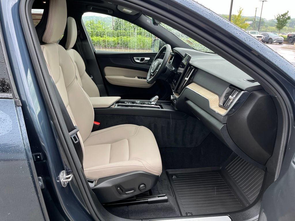 Used 2026 Volvo XC60 B5 Plus w/ Protection Package Premier AWD/4WD image 27