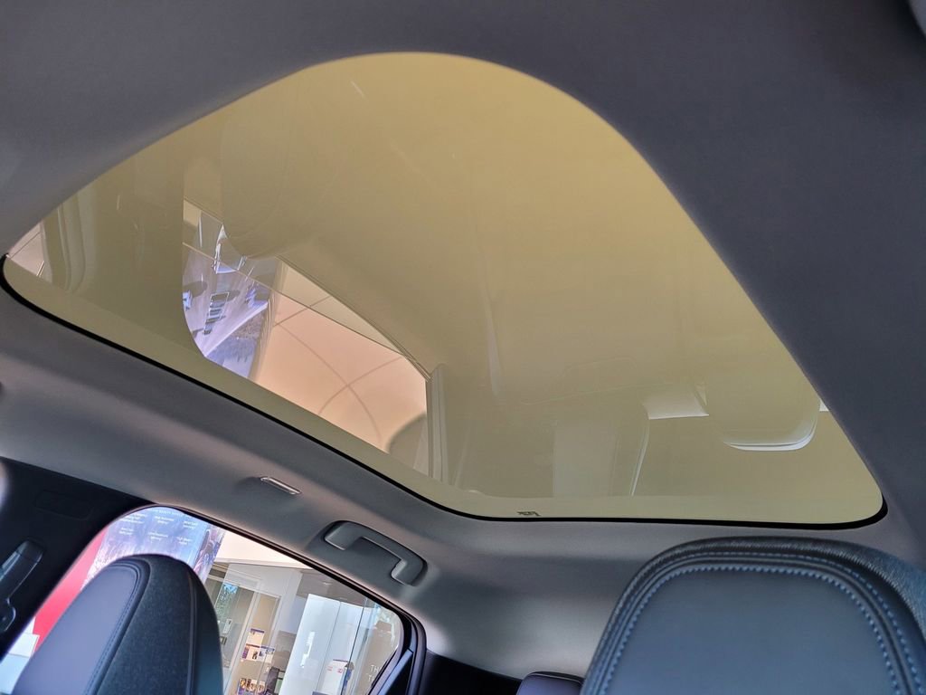 New 2026 Nissan Leaf Platinum+ w/ Cargo Package (Platinum+) image 6