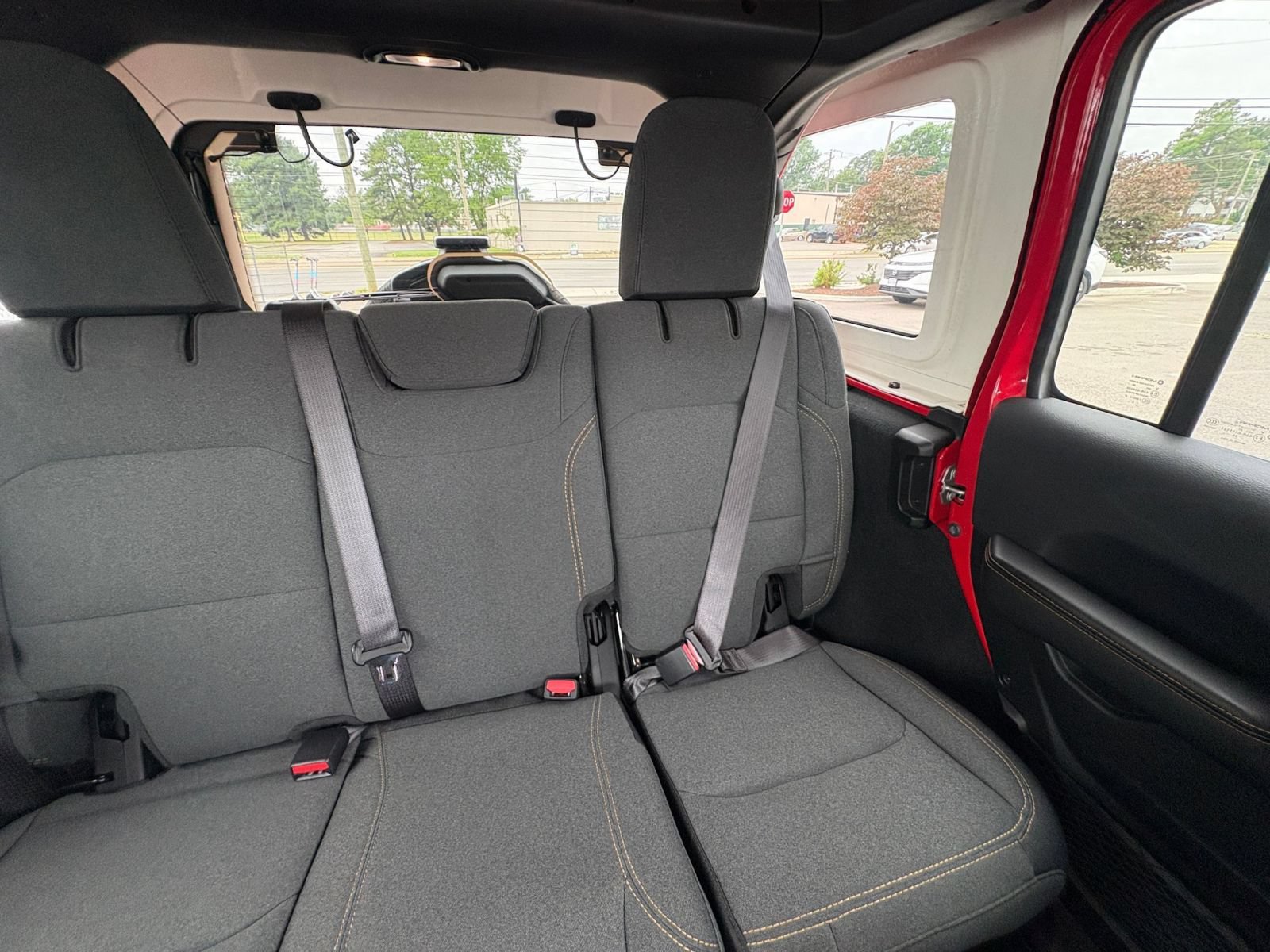 Used 2025 Jeep Wrangler Unlimited Sahara AWD/4WD image 37