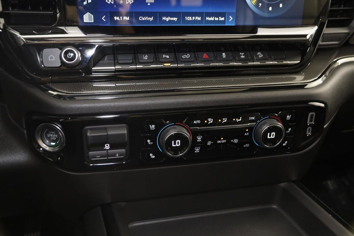 Used 2025 Chevrolet Silverado 2500 ZR2 AWD/4WD image 30