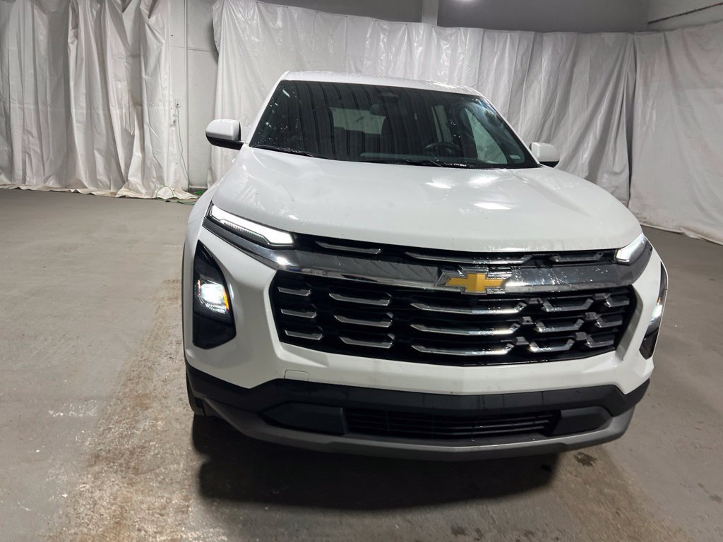 Used 2026 Chevrolet Equinox LT w/ Convenience Package II FWD image 2
