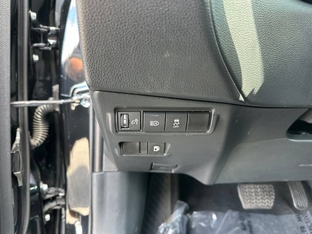Used 2024 Toyota Corolla Cross AWD Hybrid image 21