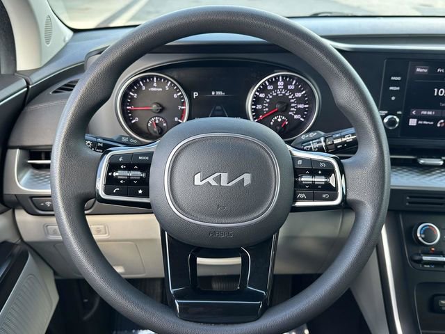 Used 2023 Kia Carnival LX image 12