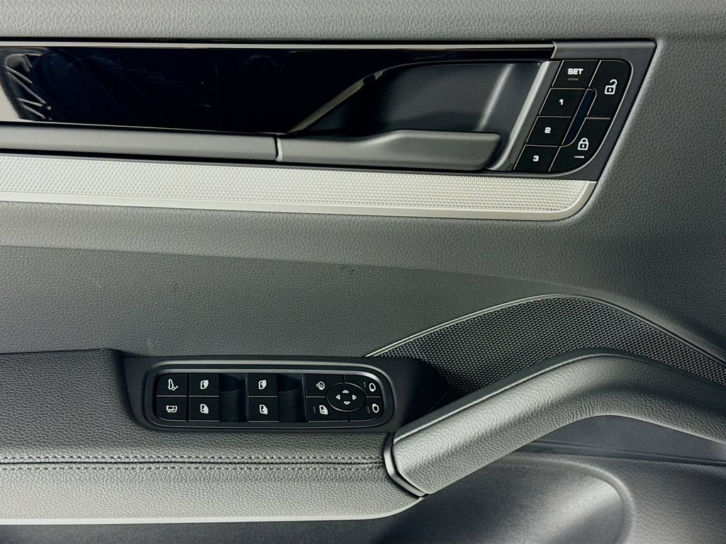 New 2026 Porsche Cayenne E-Hybrid Coupe AWD/4WD image 11